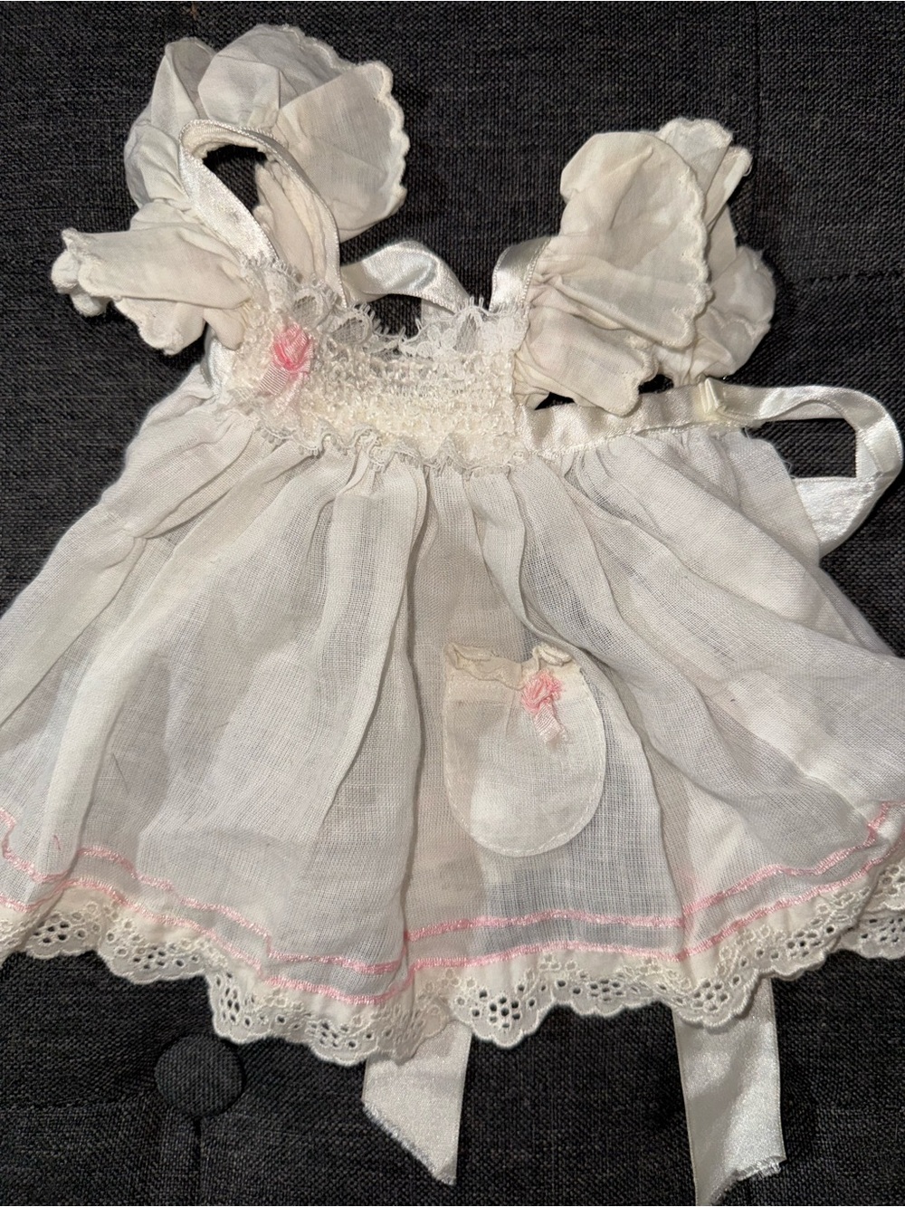 Doll white pinfold antique
